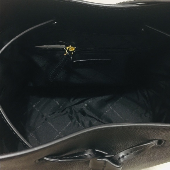 Michael Kors Nicole Large Bucket Bag - Picture 7 of 10